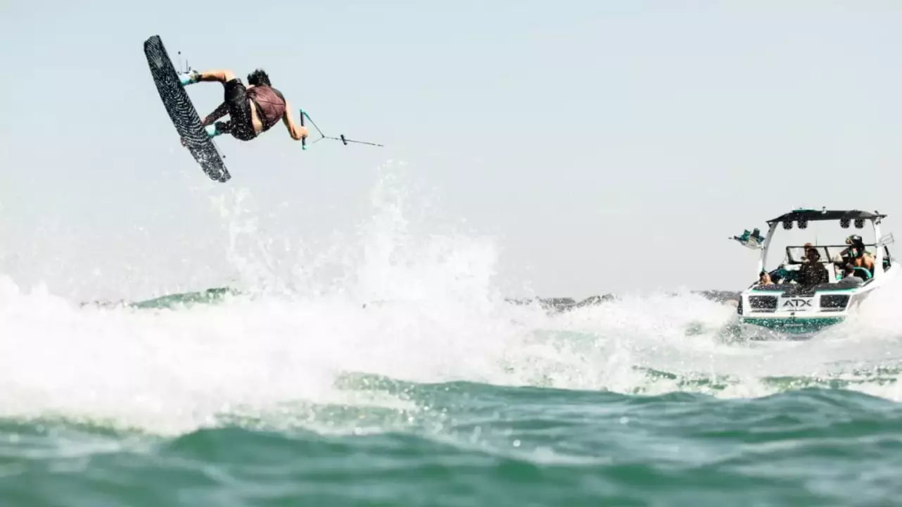Fullos szörfélmény Budapesten! Wakeboard/wakesurf/wakefoil fő kép