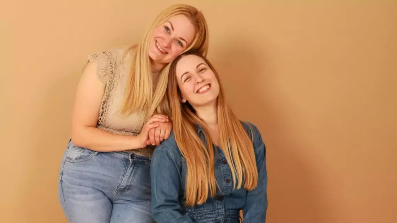 Csííííííz! Anya-lánya csajoskodás Selfie Stúdióban Kecskeméten fő kép
