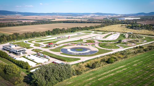 Új jogosítvány Tréning a Drivingcamp pályán Zsámbékon 4