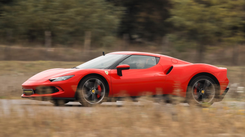 Próbáld ki a Ferrari 296 GTB-t egy felejthetetlen közúti élményvezetésen! 10