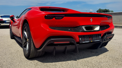 Ferrari 296 GTB élményautózás gyerekeknek a Kakucs Ringen 2