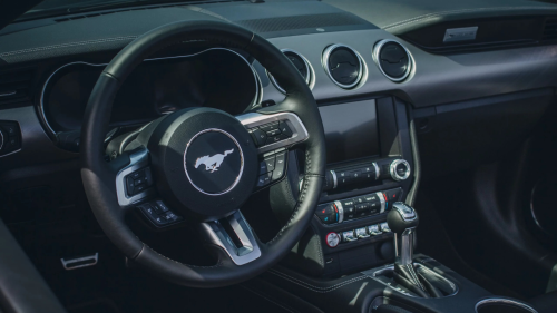 Ford Mustang GT Cabrio (2022) bérlés – az Elegáns Szörnyeteg! 2