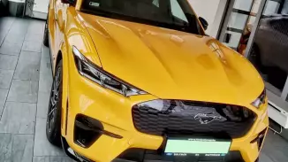 Ford Mustang Mach-E GT utcai élményvezetés