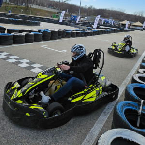 Gokartozás a Hungaroring gokartpályáján/ 3 futamos menetre 10