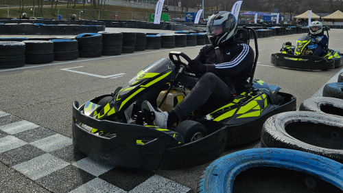 Gokartozás a Hungaroring gokartpályáján/ 3 futamos menetre 4