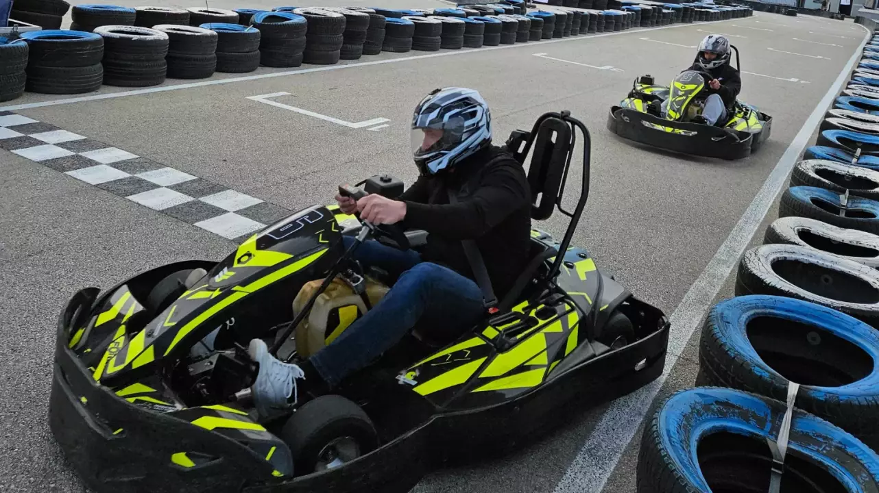 Gokartozás gyerekeknek a Hungaroring gokartpályáján 3 futamban - 14 éves korig! fő kép