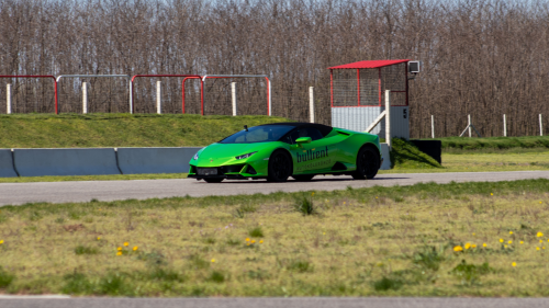 Lamborghini Huracán élményvezetés az M-Ringen – hétköznap/hétvégén 24