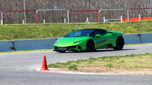 Lamborghini Huracán élményvezetés az M-Ringen – hétköznap/hétvégén 26
