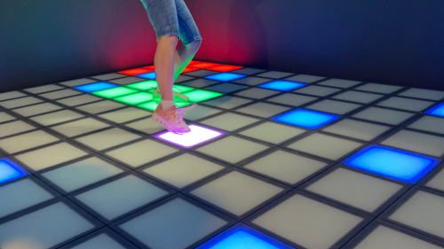 Randizzatok Pixelként egy interaktív ugróiskolán, a Pixel Run-ban 3
