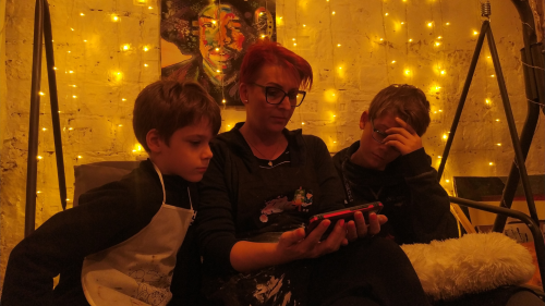 Anyával alkotni csodás! - Anya-gyerek absztrakt festő workshop Budapesten 11